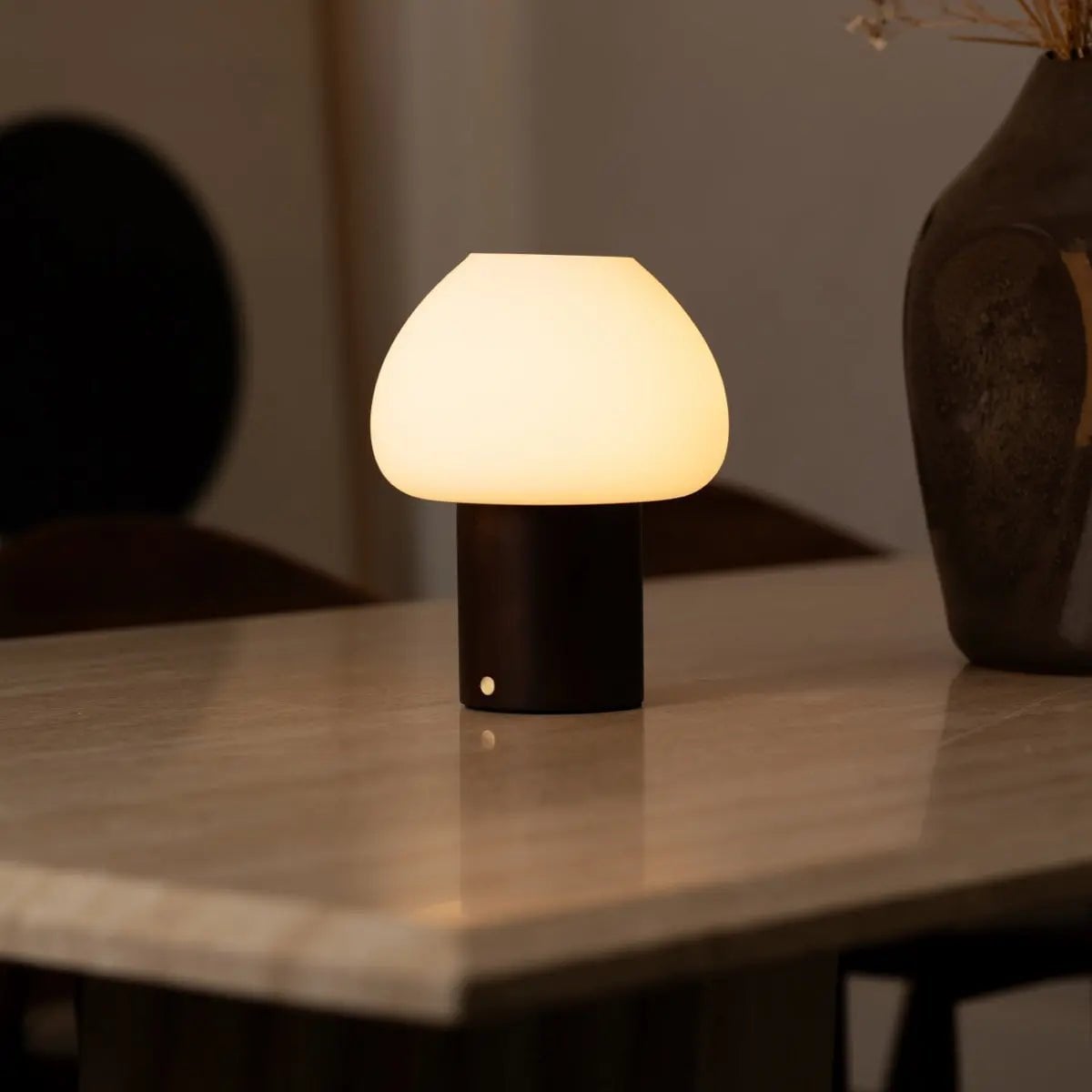 Fynn Donkerbruine Houten Lamp | Oplaadbaar, dimbaar en stijlvol