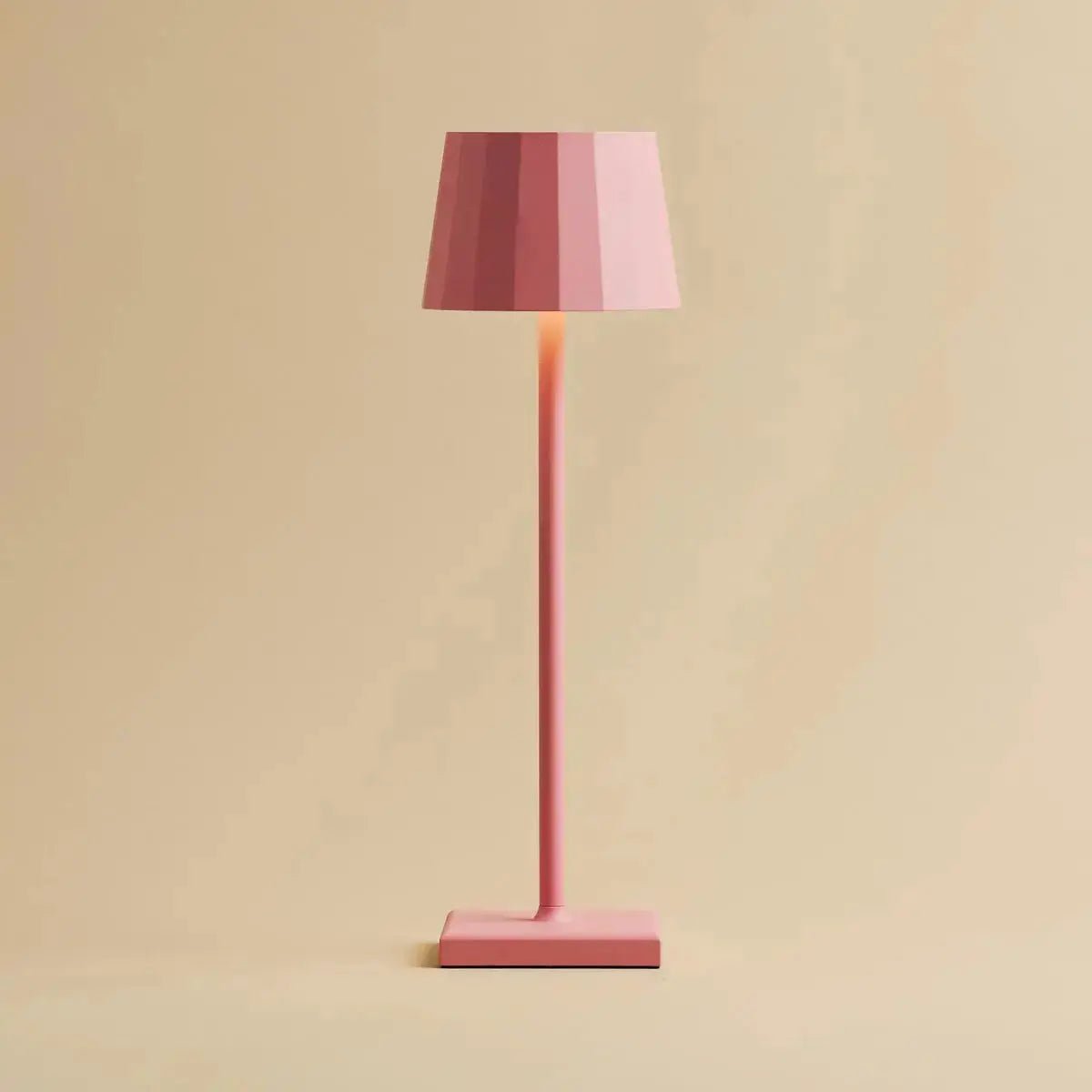 Wouter Flamingo Roze Oplaadbare Tafellamp | Draadloos opladen en batterijduur van 120 uur