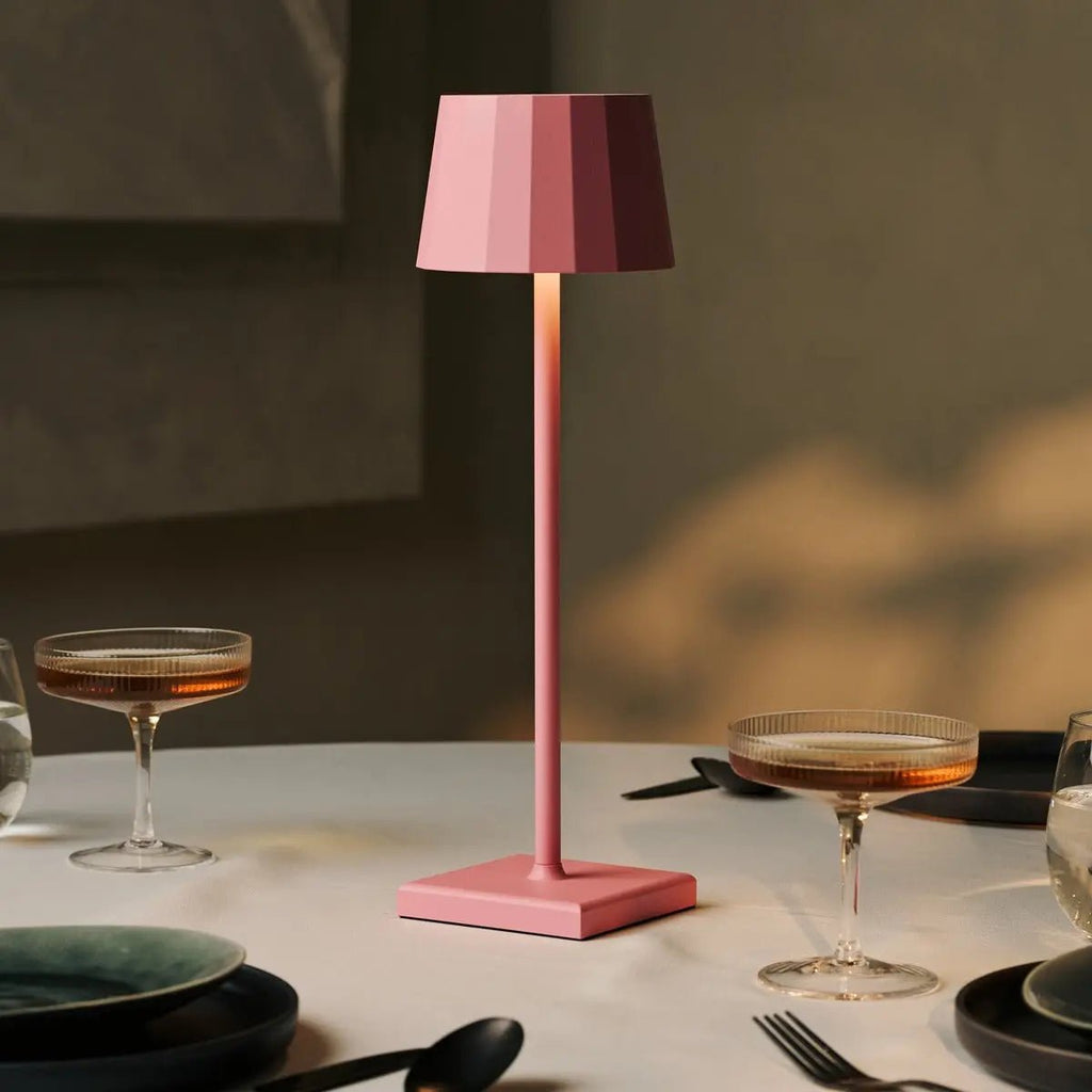 Wouter Flamingo Roze Oplaadbare Tafellamp | Draadloos opladen en batterijduur van 120 uur