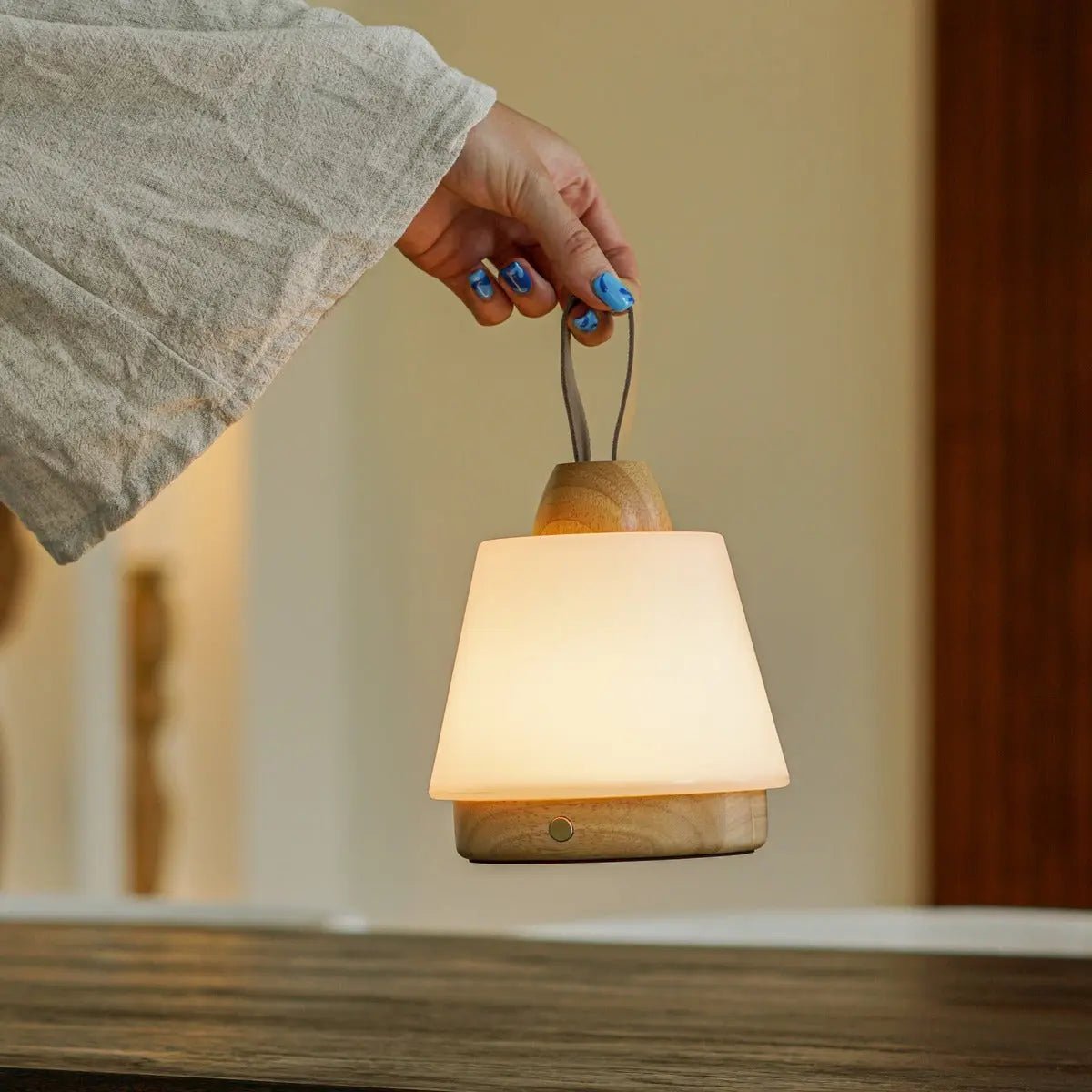 Liv Lichtbruin Oplaadbare Lamp | Leren band, dimbaar en 3 lichtmodi