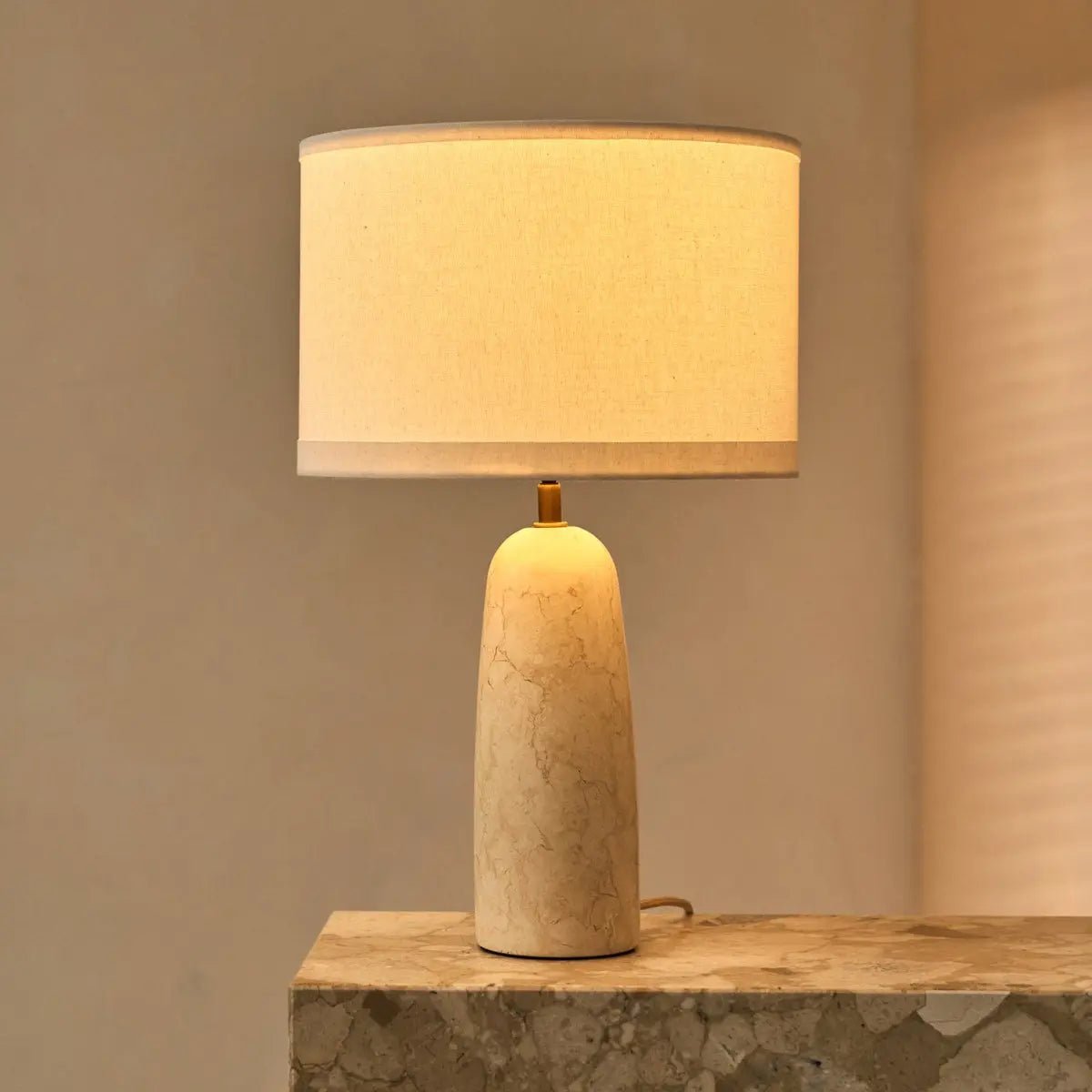 Charlotte Marmeren Lamp | Katoenen kap en elegante verlichting