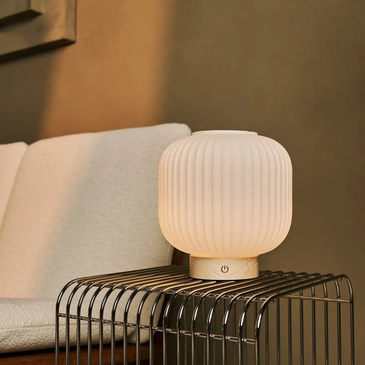 Lyla Lichtbruine Unieke Oplaadbare Lamp | Glazen lampenkap, dimbaar en 3 lichtmodi