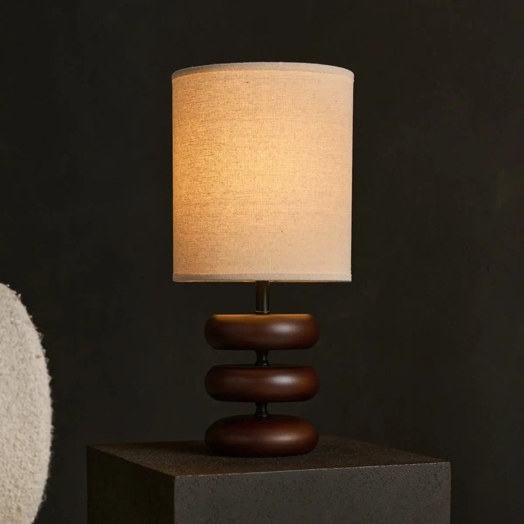 Lara Donkerbruine Houten Tafellamp Met Crème Linnen Kap | Rustieke huisverlichting