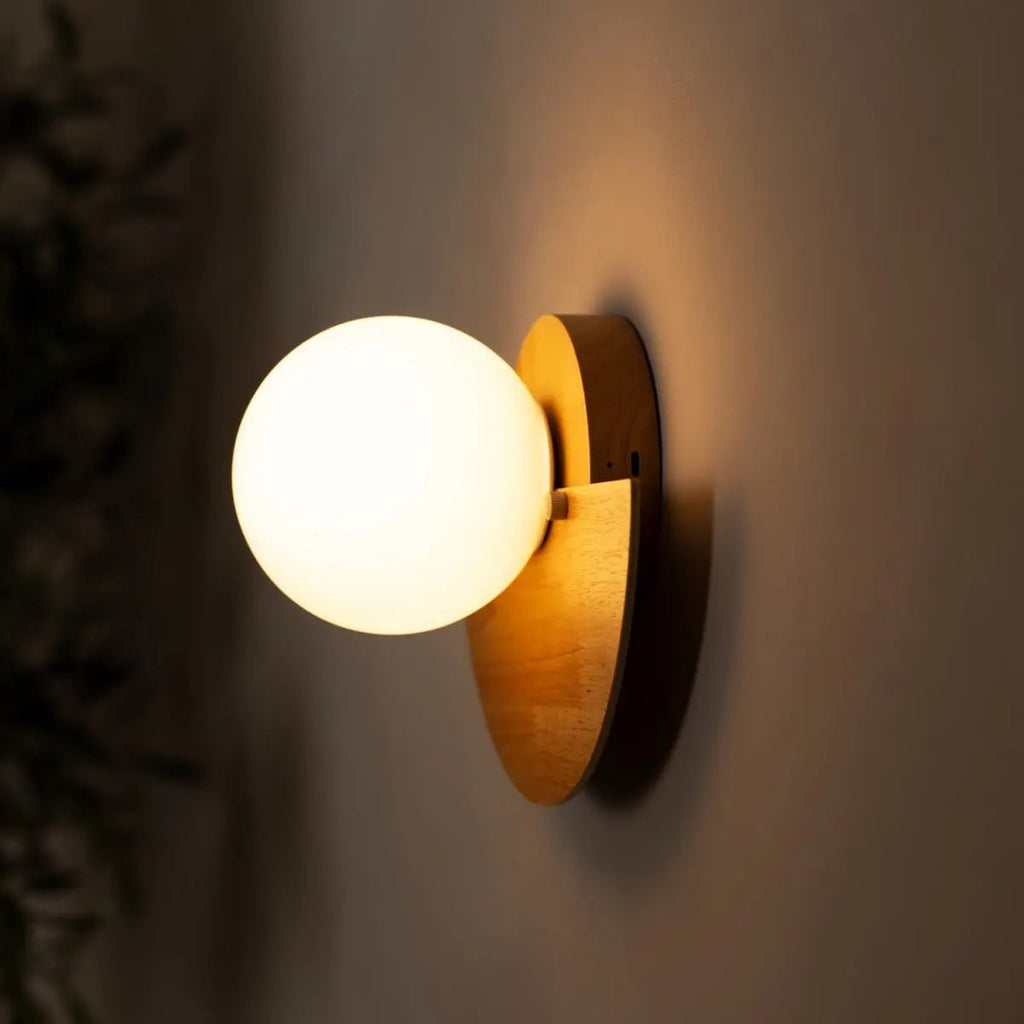 Kane lichtbruine draadloze wandlamp – oplaadbare lamp van hout en glas