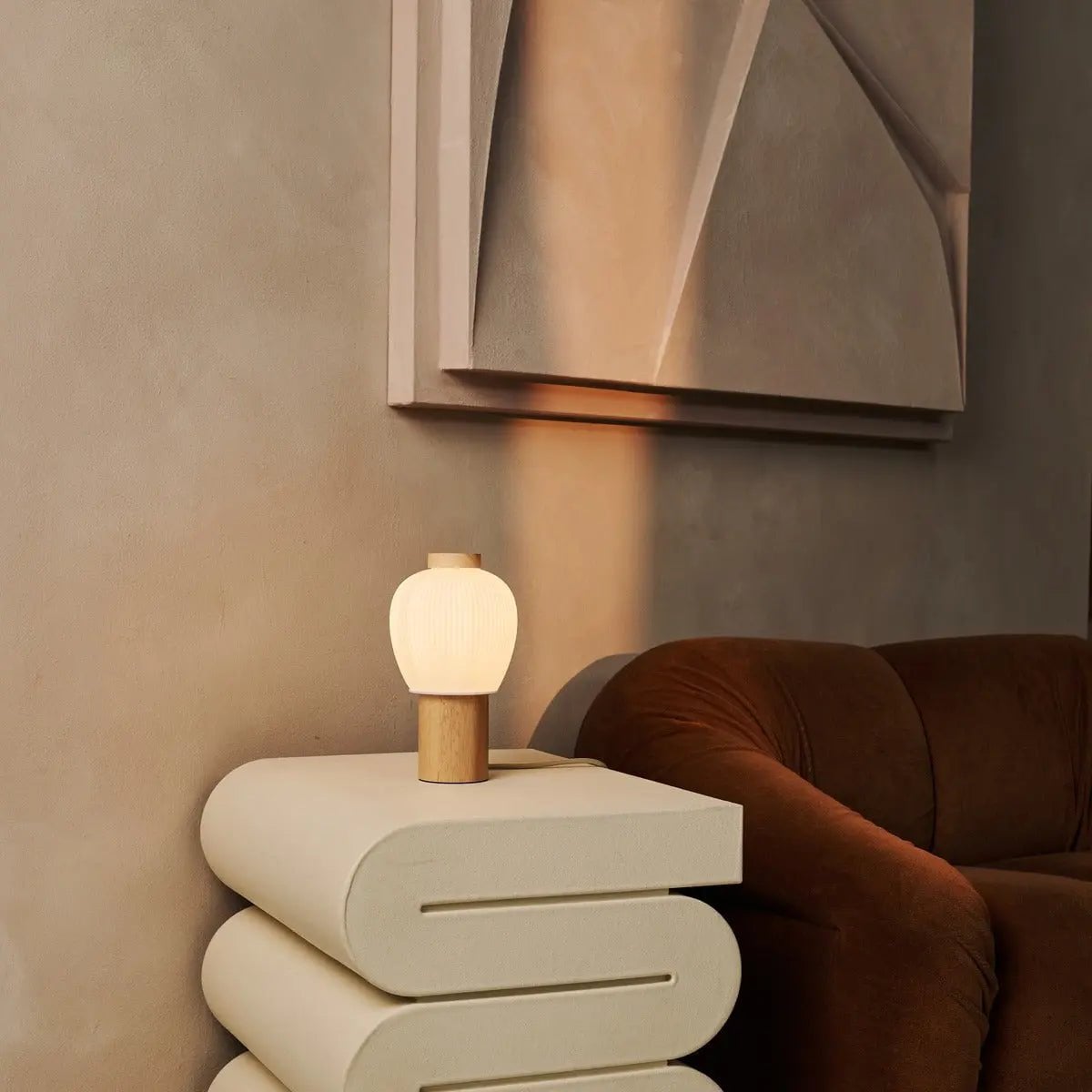 Lot Lichtbruine Houten Lamp | Glazen kap en uniek ontwerp