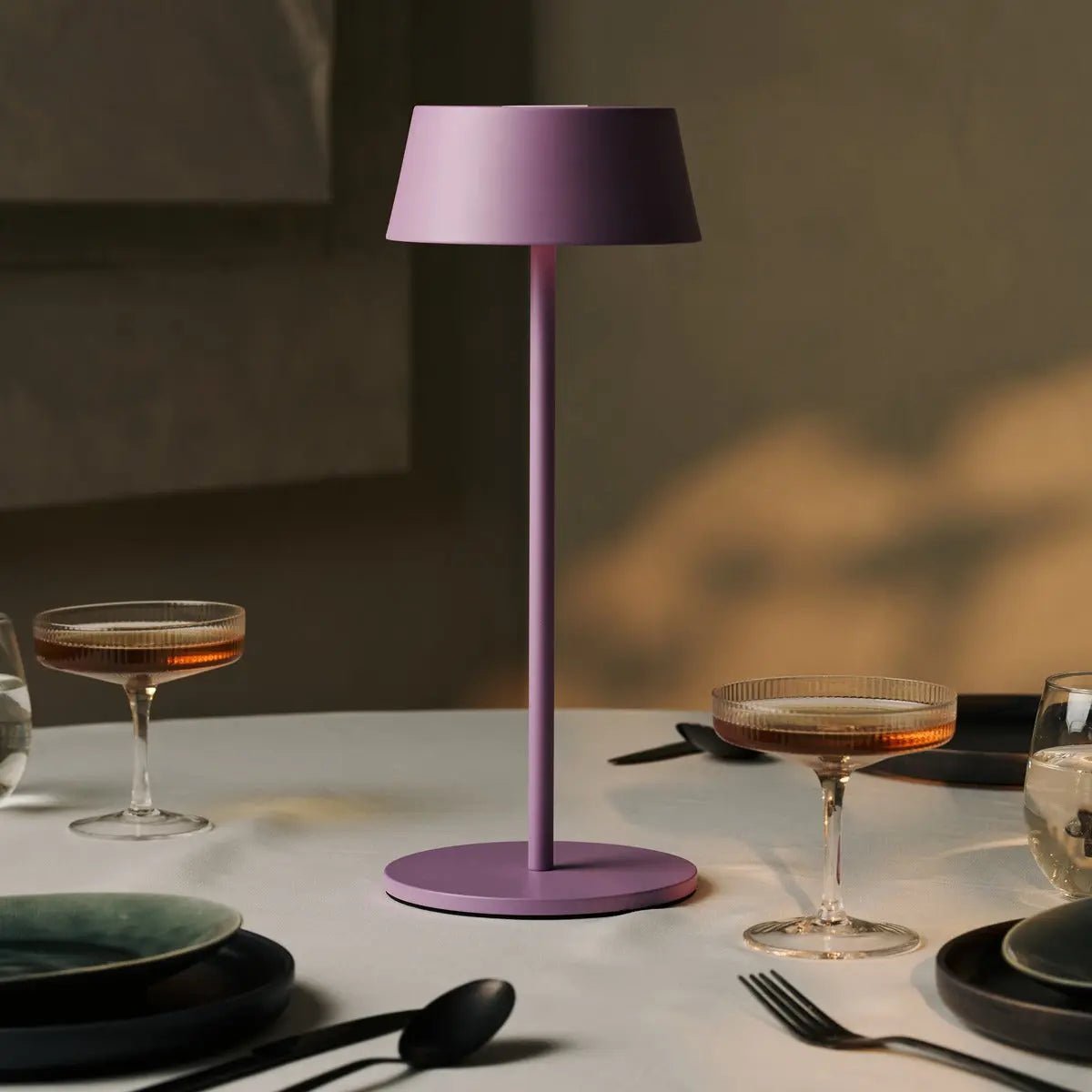 Hugo Violet Lila Oplaadbare Tafellamp | Stijlvolle, dimbare lamp en draadloos