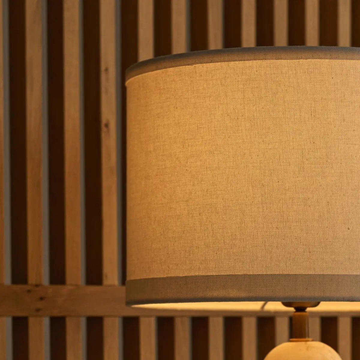 Charlotte Marmeren Lamp | Katoenen kap en elegante verlichting