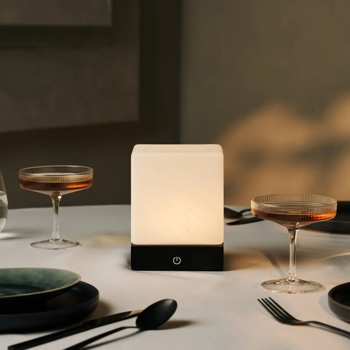 Yce Zwarte Draadloze Houten Lamp | Oplaadbaar, dimbaar en batterijduur van 100 uur