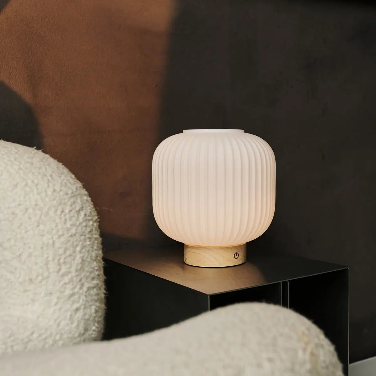 Lyla Lichtbruine Unieke Oplaadbare Lamp | Glazen lampenkap, dimbaar en 3 lichtmodi