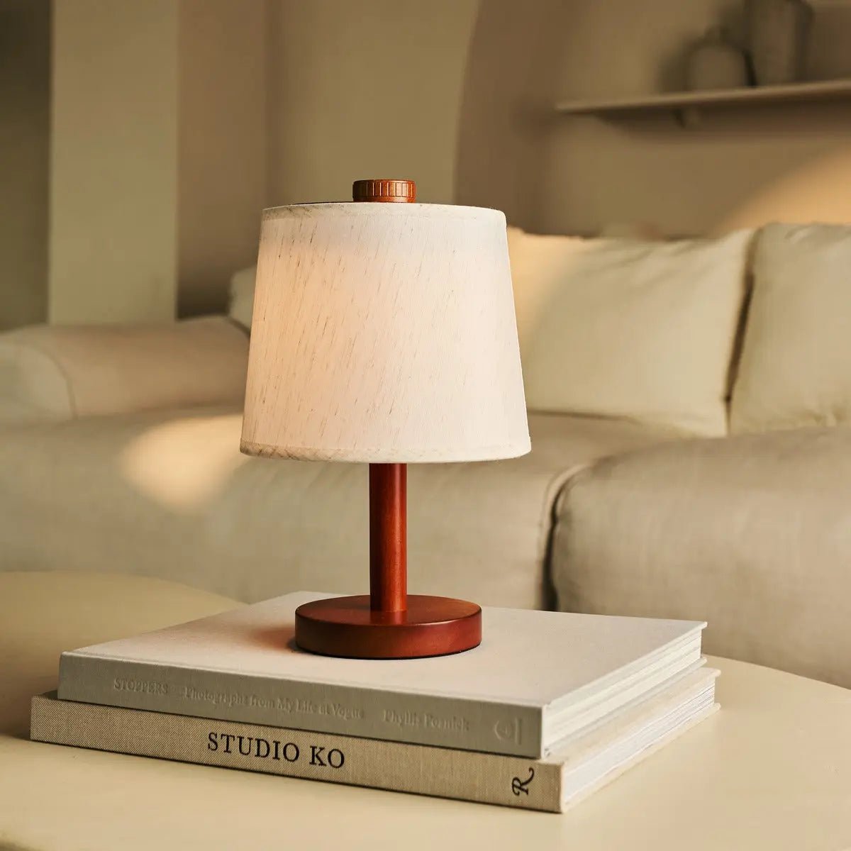 Rover kastanjebruine houten oplaadbare lamp | Snoerloos, dimbaar en linnenmix