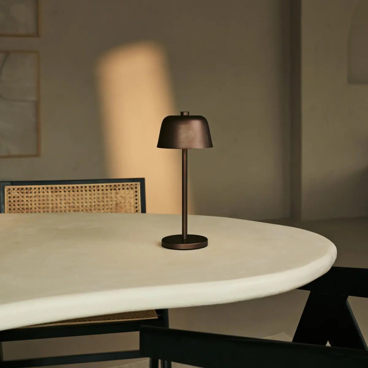 Anton Espresso Brown oplaadbare tafellamp | Stijlvolle en draadloze verlichting