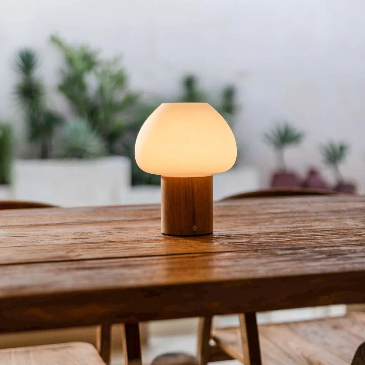 Fynn Lichtbruine Houten Lamp | Oplaadbaar, dimbaar en stijlvol