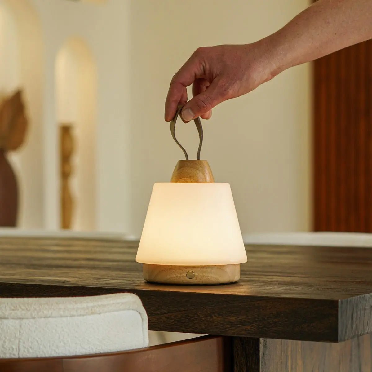 Liv Lichtbruin Oplaadbare Lamp | Leren band, dimbaar en 3 lichtmodi