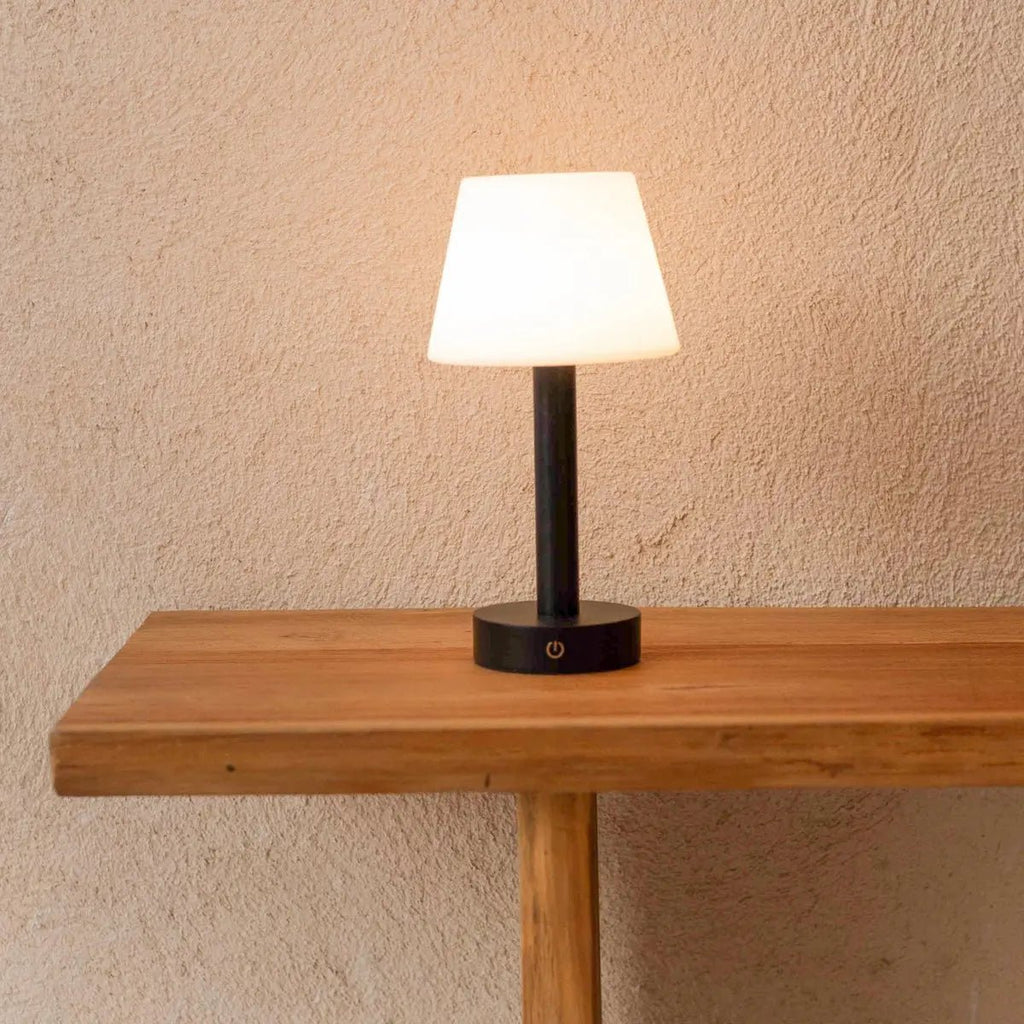 Zoë Zwarte Houten Oplaadbare Tafellamp | Dimbaar, USB-C en tot 80 uur batterijduur