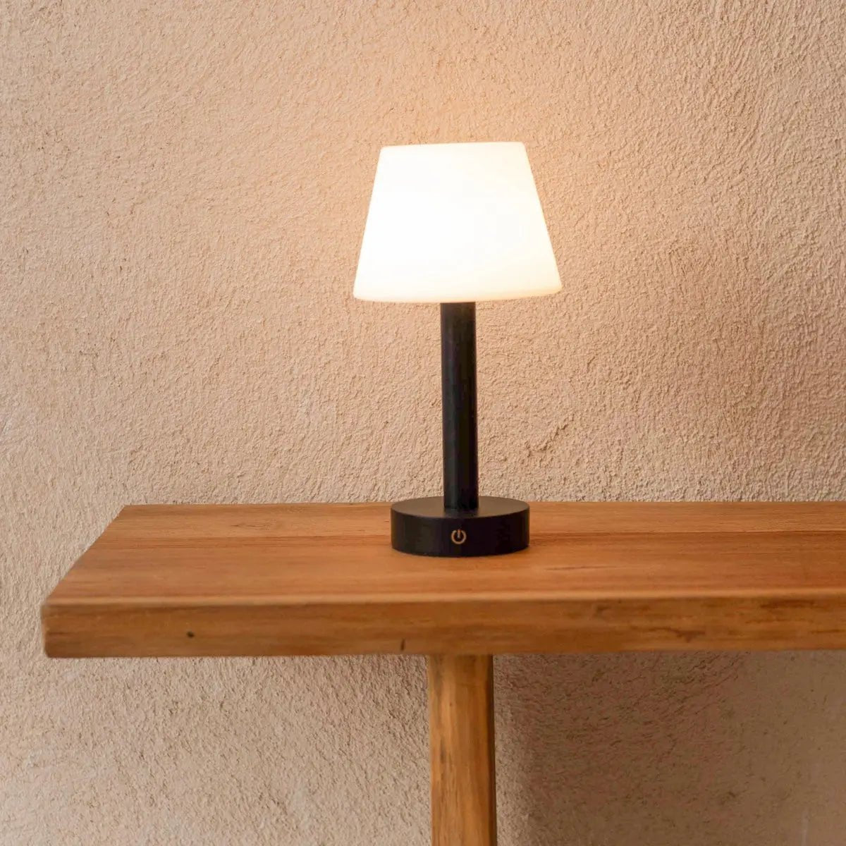 Zoë Zwarte Houten Oplaadbare Tafellamp | Dimbaar, USB-C en tot 80 uur batterijduur