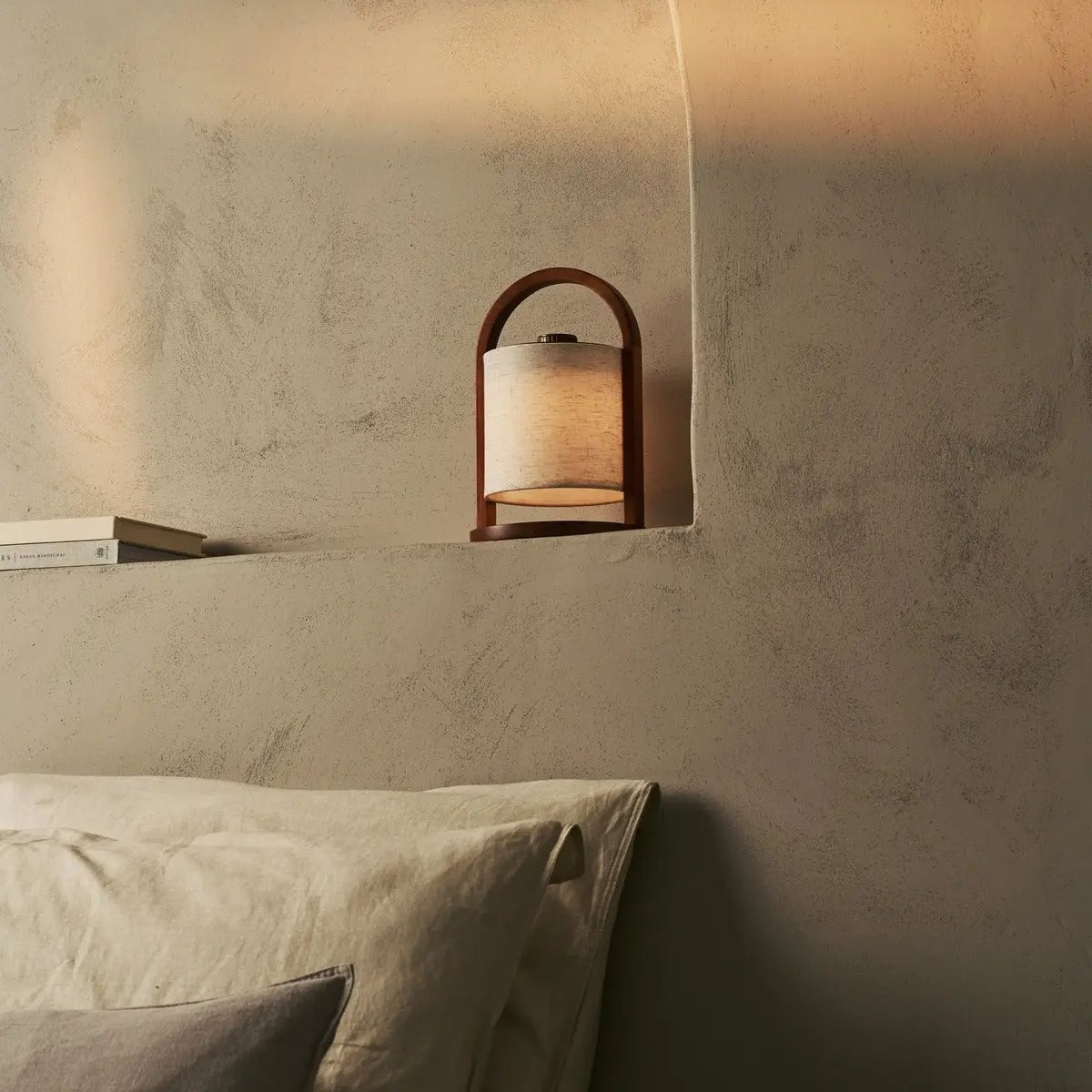 Rivierkastanjebruine houten oplaadbare lamp | Linnenmix, veelzijdig en tot 100 uur batterijduur