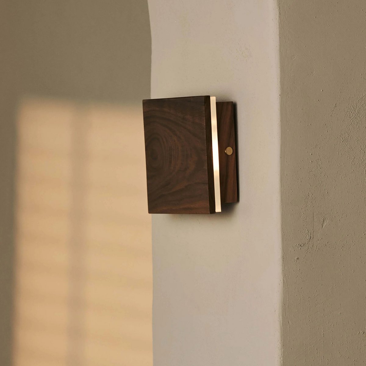 Lane Walnoot Snoerloze Wandlamp | Oplaadbaar en dimbaar ontwerp