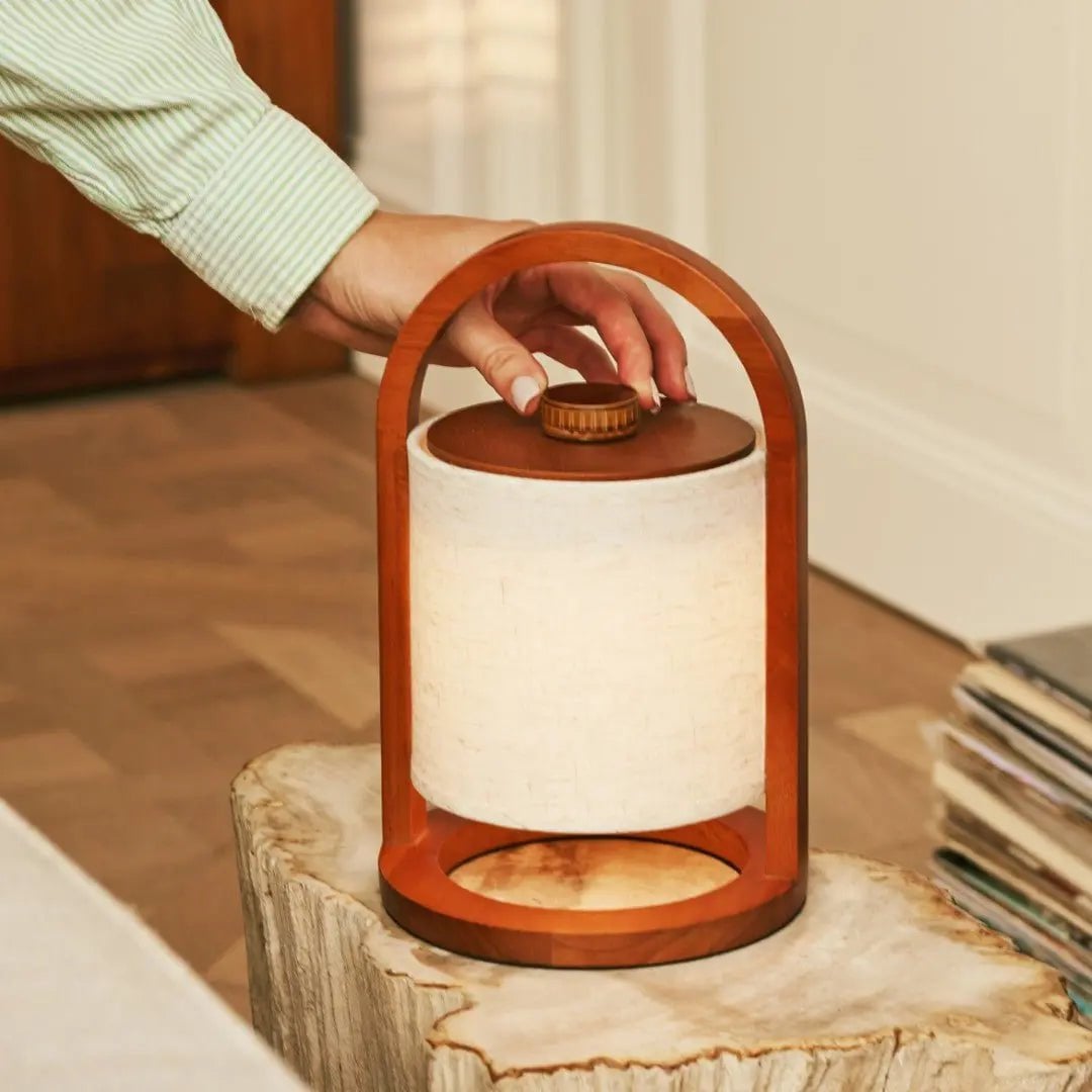Rivierkastanjebruine houten oplaadbare lamp | Linnenmix, veelzijdig en tot 100 uur batterijduur