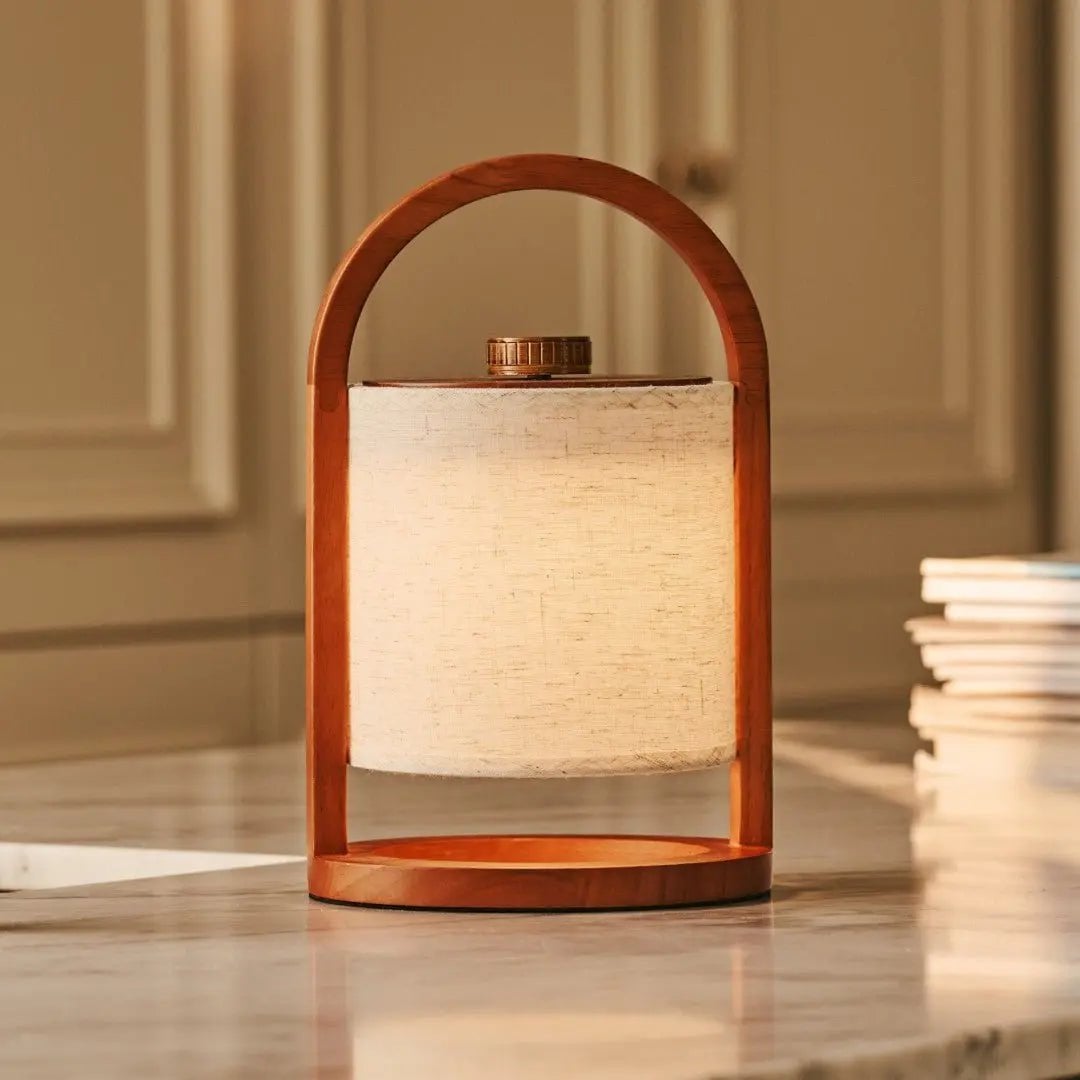 Rivierkastanjebruine houten oplaadbare lamp | Linnenmix, veelzijdig en tot 100 uur batterijduur