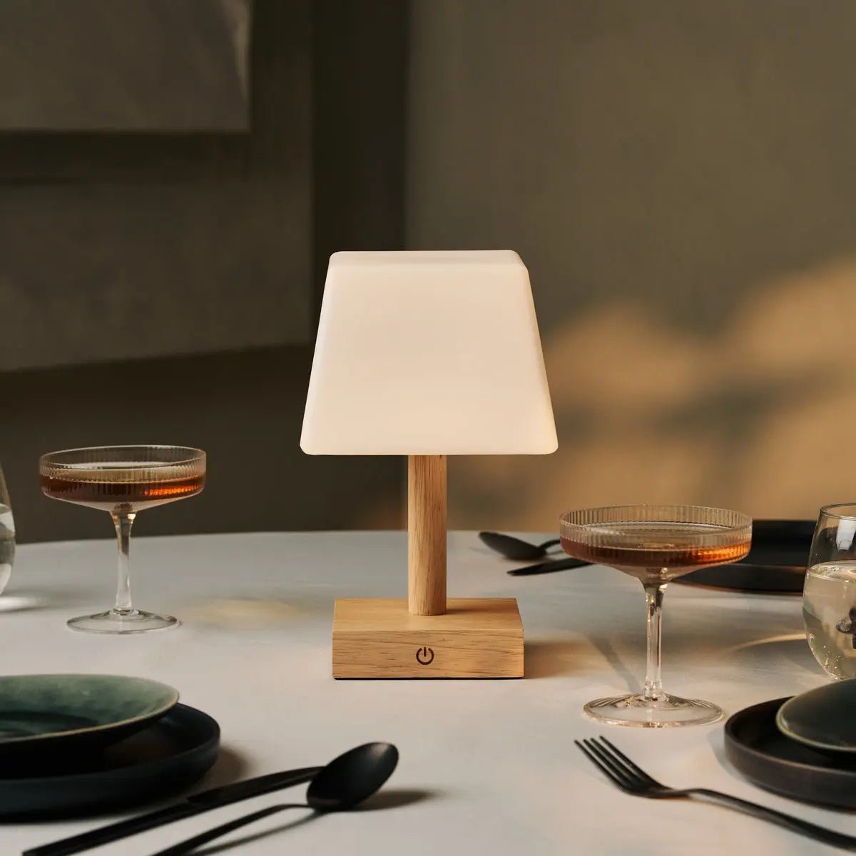 Tommy Lichtbruine Houten Tafellamp | 3 lichtmodi, elegant en duurzaam