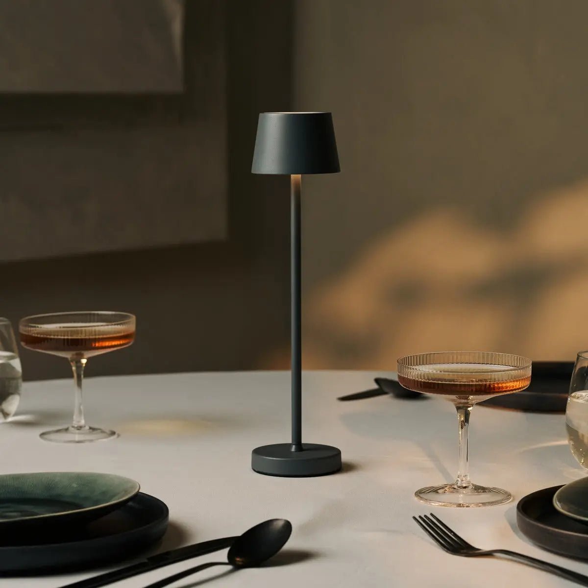 Combi Set Professional | 4 x Vondel Mini Stone Grey Rechargeable Table Lamps & 1 x Amstel Charging Station