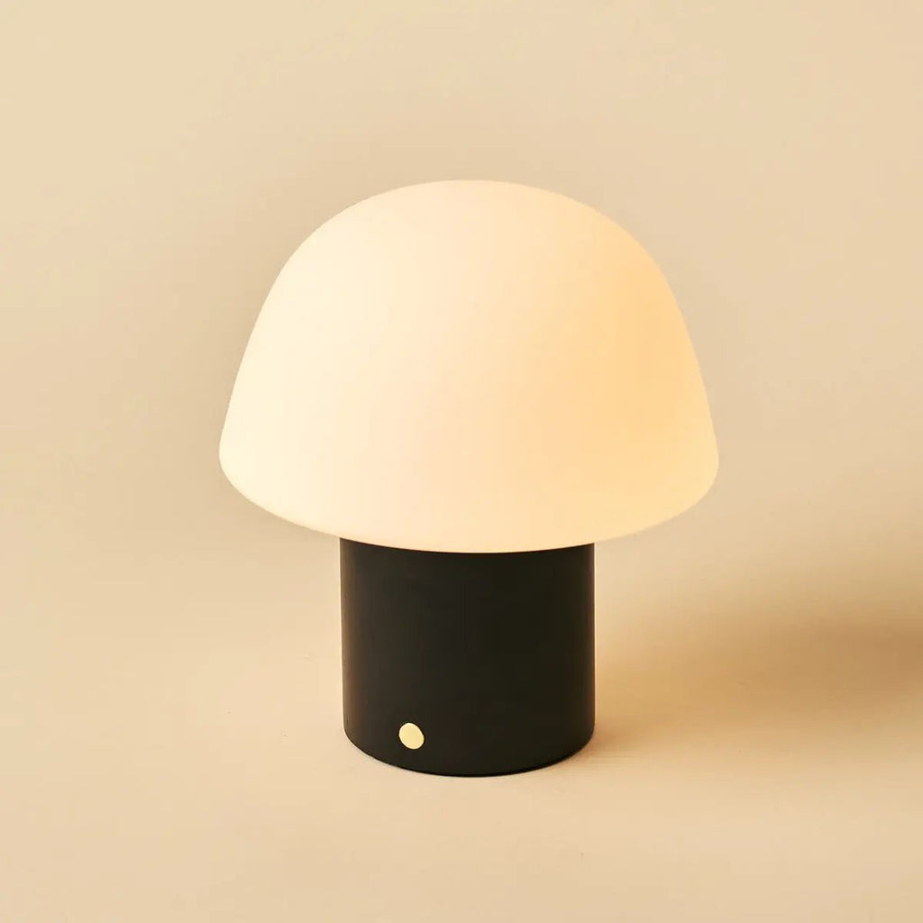 Yannick Zwarte Draadloze Tafellamp | Modern, batterijaangedreven en duurzaam ontwerp