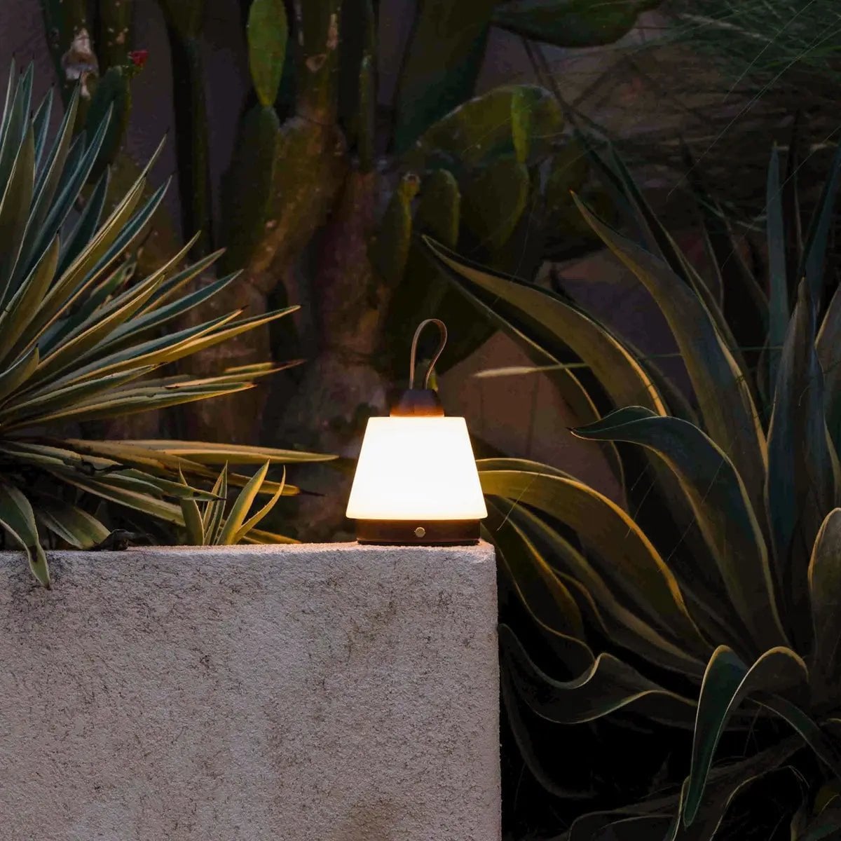 Liv Donkerbruin Oplaadbare Lamp | Leren band, dimbaar en 3 lichtmodi