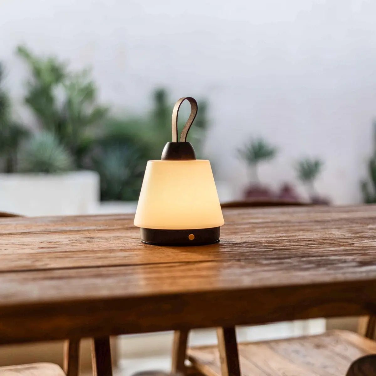 Liv Donkerbruin Oplaadbare Lamp | Leren band, dimbaar en 3 lichtmodi