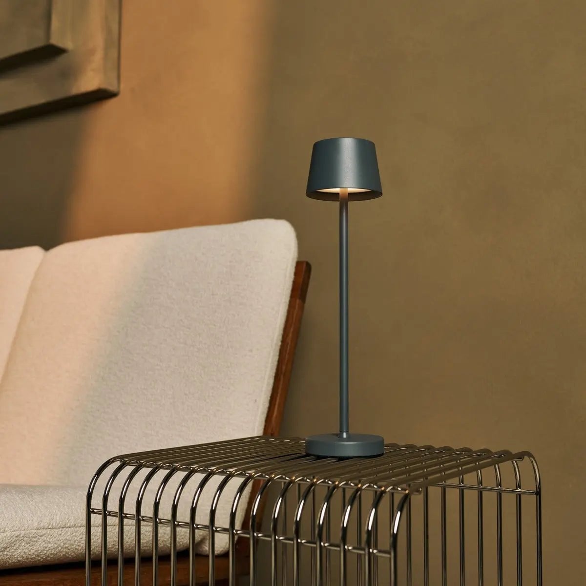 Combi Set Professional | 4 x Vondel Mini Stone Grey Rechargeable Table Lamps & 1 x Amstel Charging Station