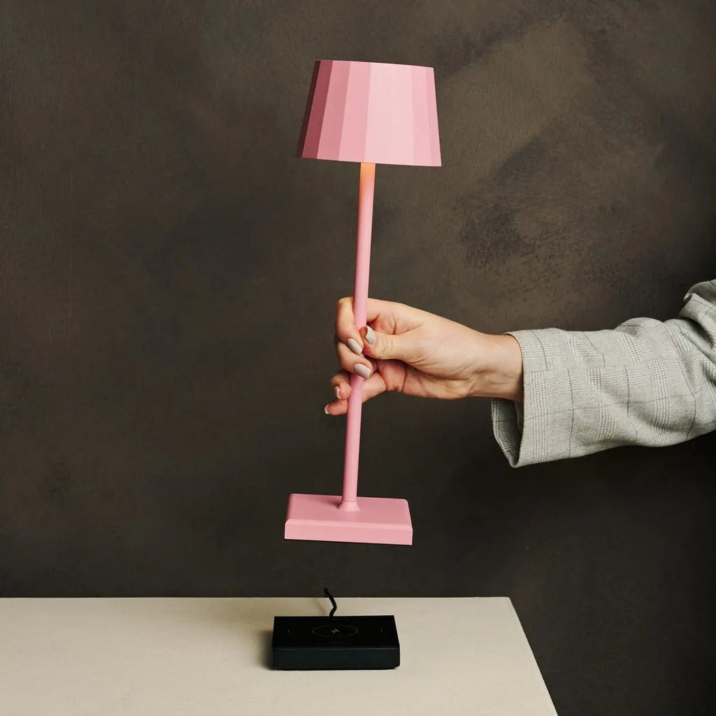 Wouter Flamingo Roze Oplaadbare Tafellamp | Draadloos opladen en batterijduur van 120 uur