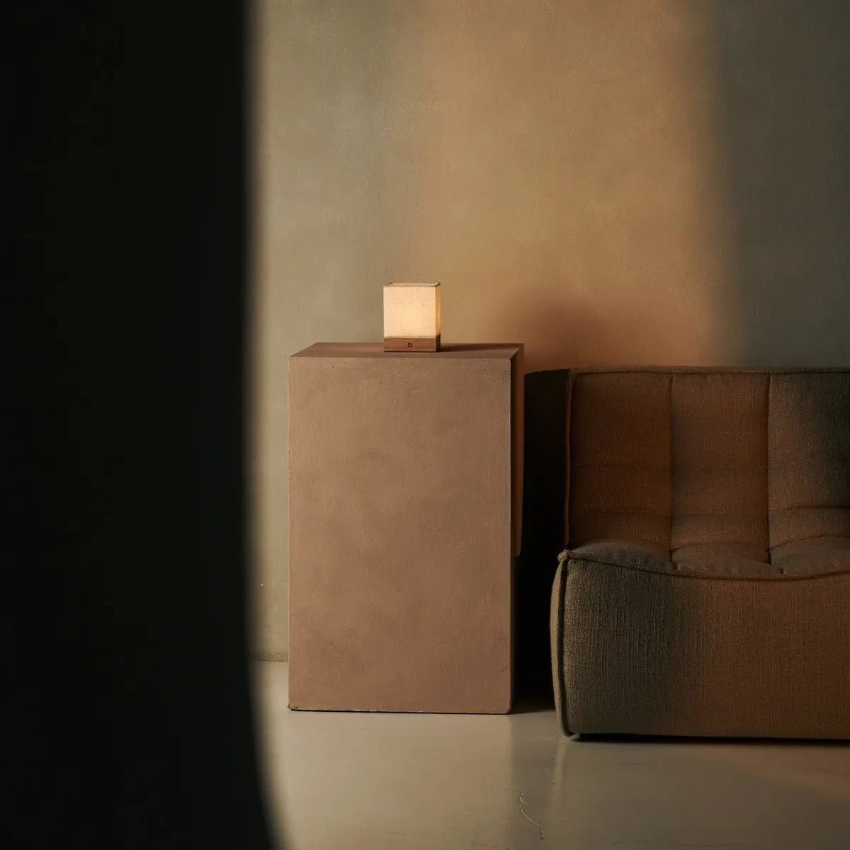 Zano Lichtbruine Draadloze Lamp met Batterij | Linnenmix, LED en drie lichtmodi