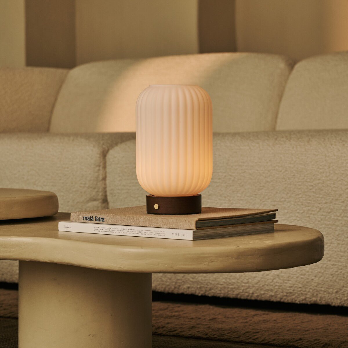 Lilly Donkerbruin Unieke Oplaadbare Lamp | 3 lichtmodi, dimbaar en batterijduur van 100 uur