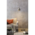 Vloerlamp van metaal met RVS look