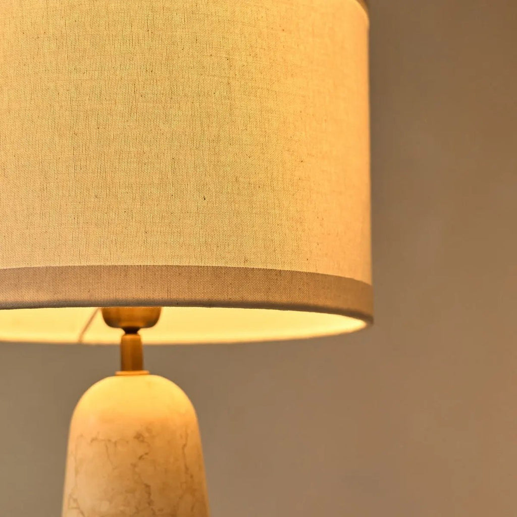 Charlotte Marmeren Lamp | Katoenen kap en elegante verlichting