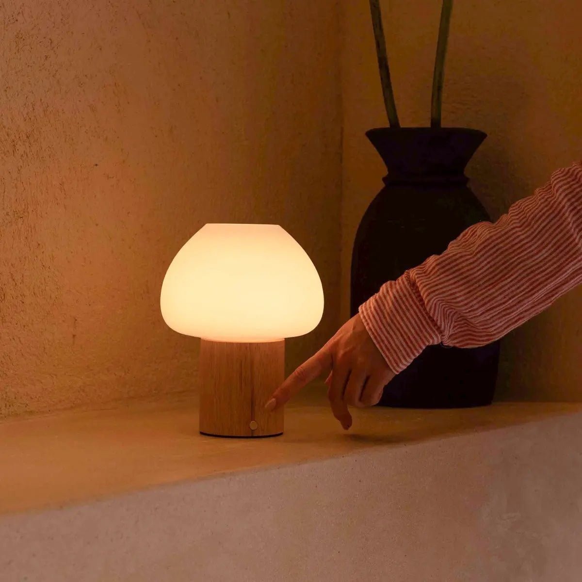 Fynn Lichtbruine Houten Lamp | Oplaadbaar, dimbaar en stijlvol
