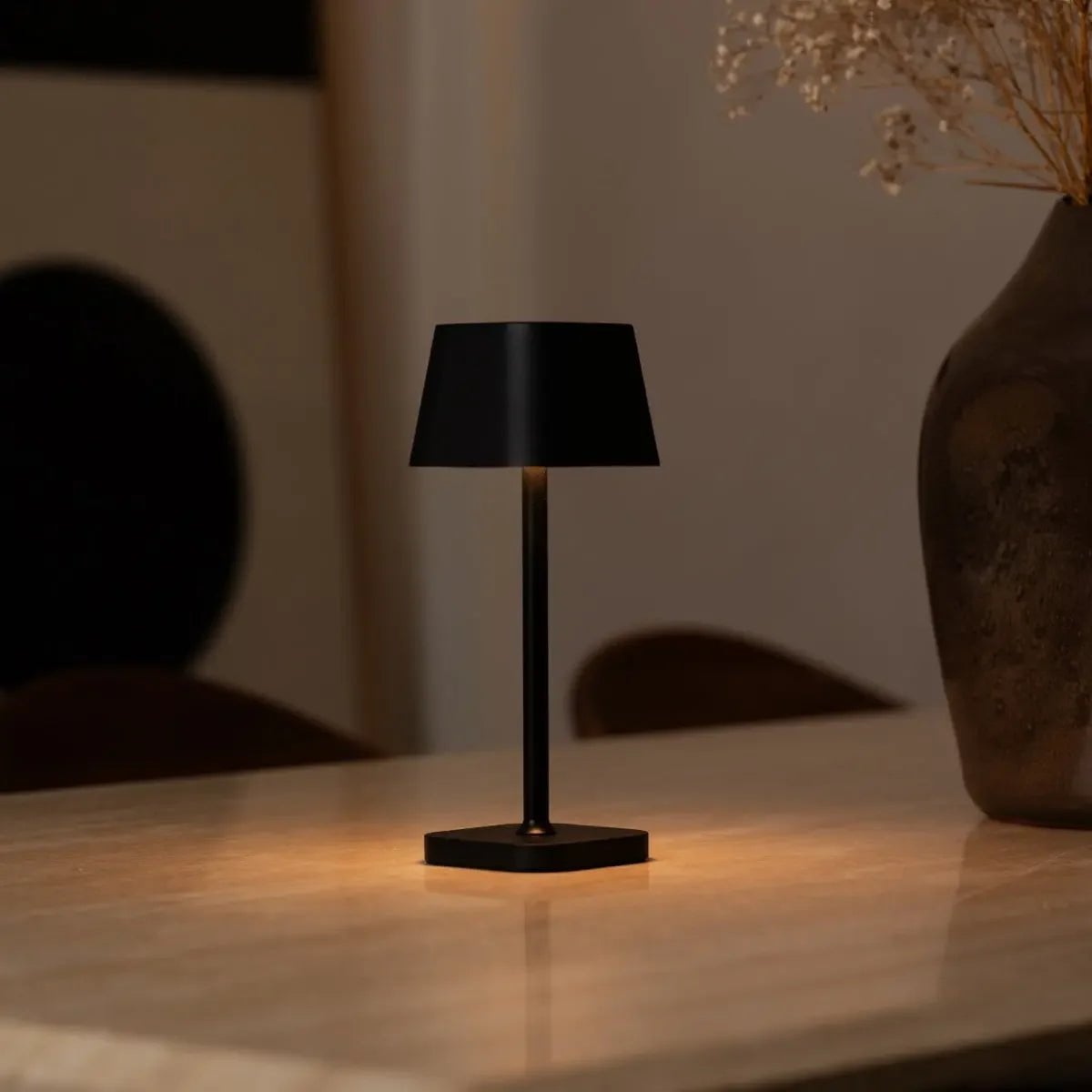 Ava Zwarte Oplaadbare Tafellamp | Slanke draadloze verlichtingsoplossing