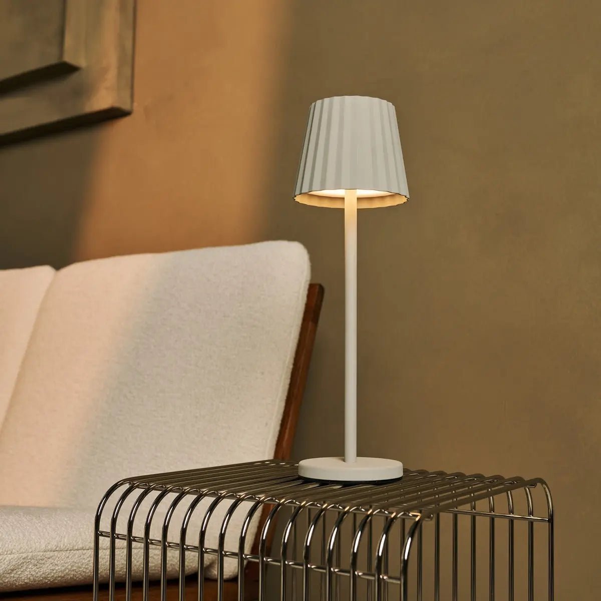 Combiset Professioneel | 4 x Maya Shadow Grey oplaadbare tafellampen en 1 x Amstel laadstation