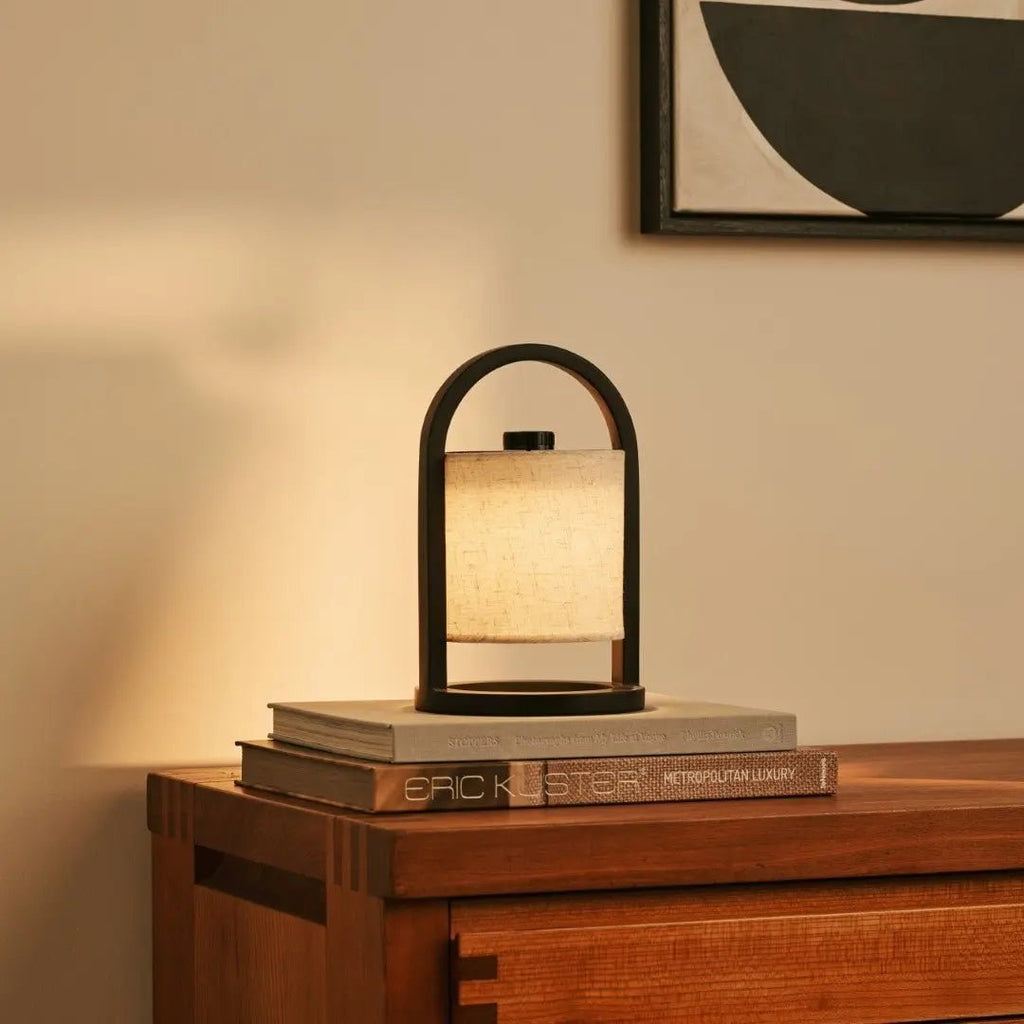 Rivier Zwarte Houten Oplaadbare Lamp | Linnenmix, veelzijdig en tot 100 uur batterijduur