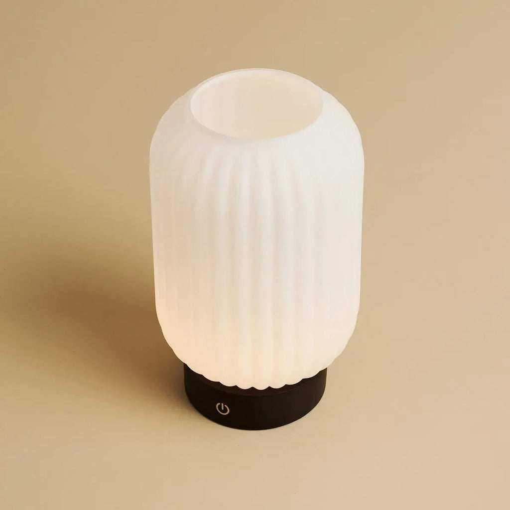 Lilly Donkerbruin Unieke Oplaadbare Lamp | 3 lichtmodi, dimbaar en batterijduur van 100 uur