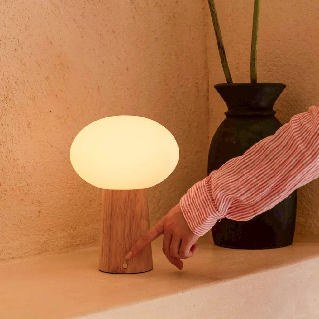 Max Lichtbruine Houten Snoerloze Tafellamp | Oplaadbaar, glas en duurzaam ontwerp