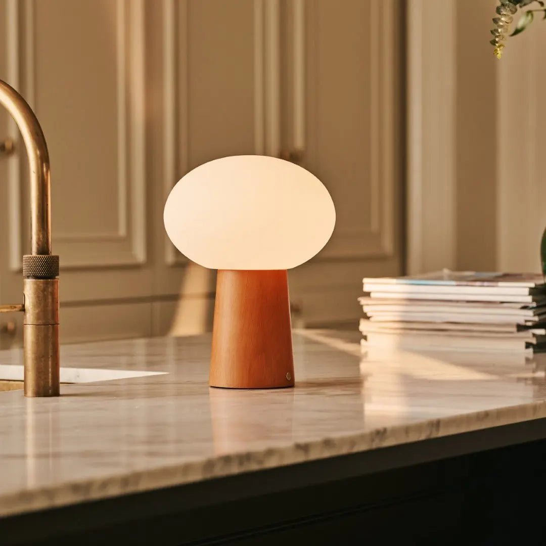 Max Kastanjebruine Houten Snoerloze Tafellamp | Oplaadbaar, glas, duurzaam ontwerp
