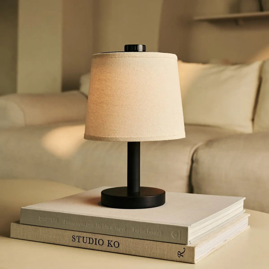 Rover zwarte houten oplaadbare lamp | Snoerloos, dimbaar en linnenmix