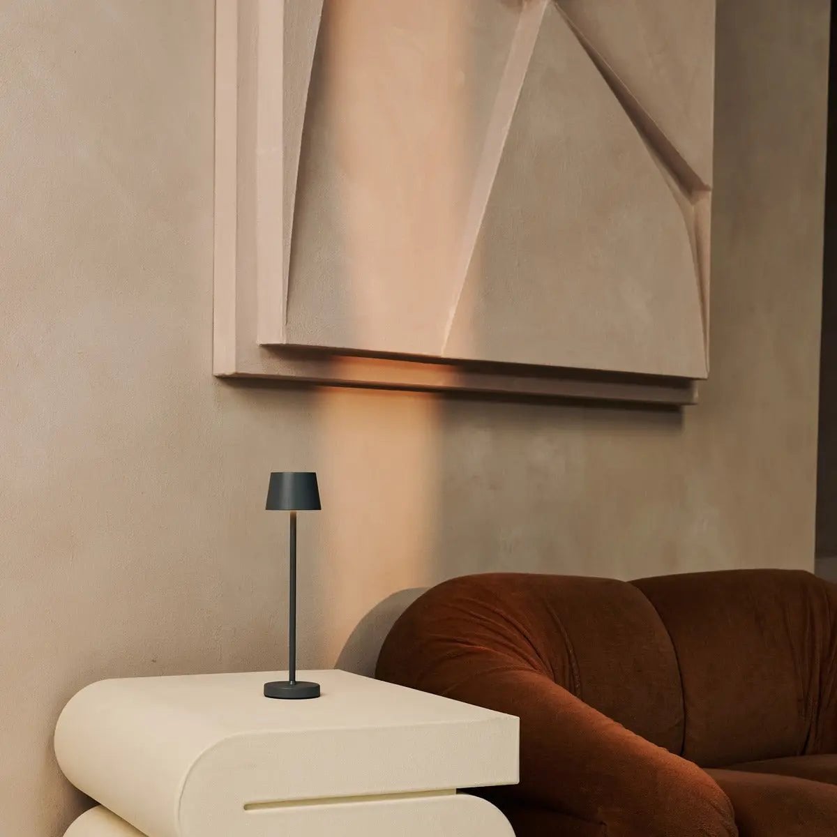 Combi Set Professional | 4 x Vondel Mini Stone Grey Rechargeable Table Lamps & 1 x Amstel Charging Station