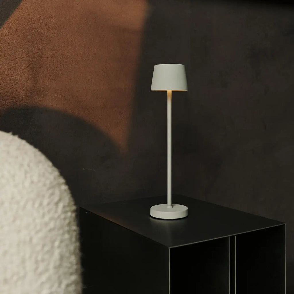 Combiset Professioneel | 4 x Vondel Mini Shadow Grey oplaadbare tafellampen en 1 x Amstel laadstation