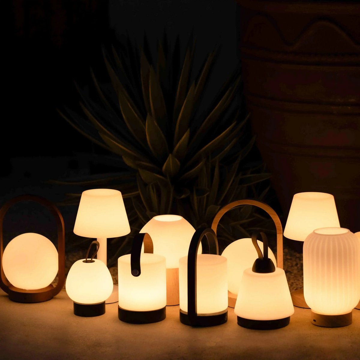 Lyla Lichtbruine Unieke Oplaadbare Lamp | Glazen lampenkap, dimbaar en 3 lichtmodi