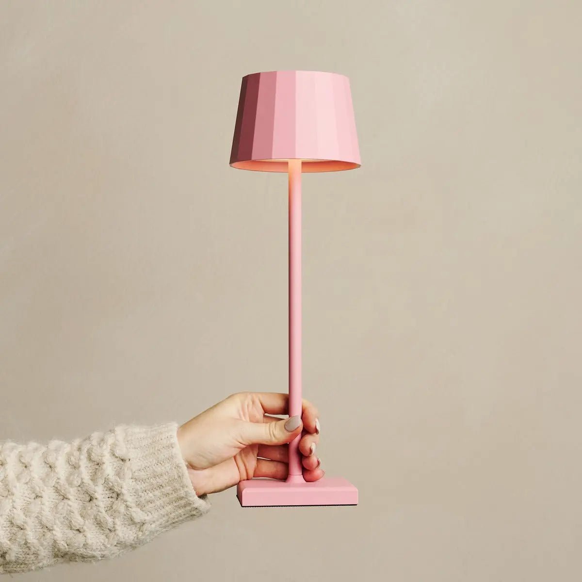 Wouter Flamingo Roze Oplaadbare Tafellamp | Draadloos opladen en batterijduur van 120 uur
