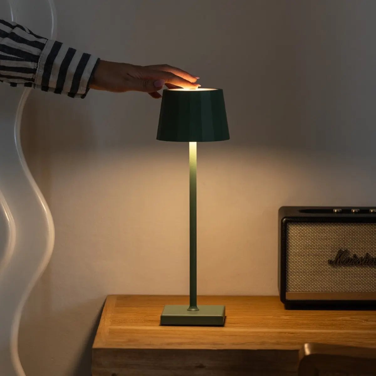 William Sage Groene Oplaadbare Tafellamp | USB-C, dimbaar, batterijduur van 120 uur