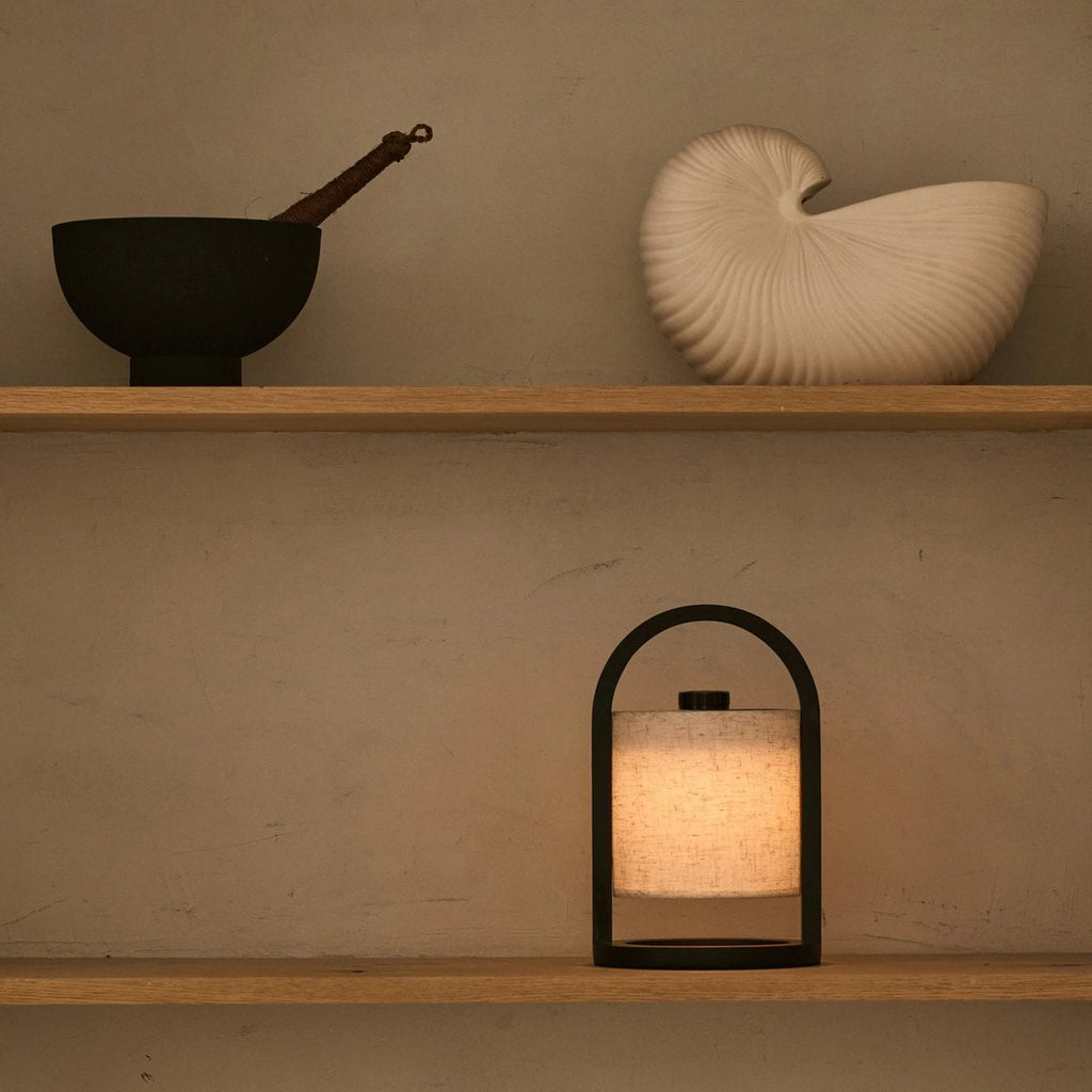 Rivier Zwarte Houten Oplaadbare Lamp | Linnenmix, veelzijdig en tot 100 uur batterijduur