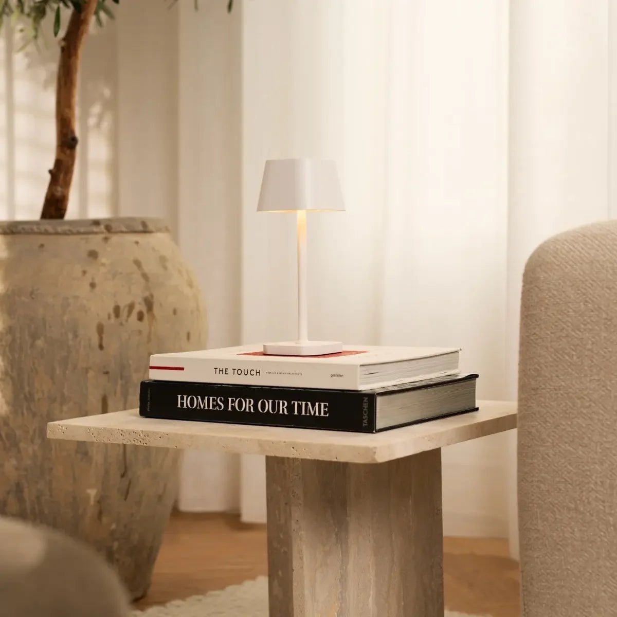 Ava Witte Oplaadbare Tafellamp | Stijlvolle, draadloze en dimbare verlichting