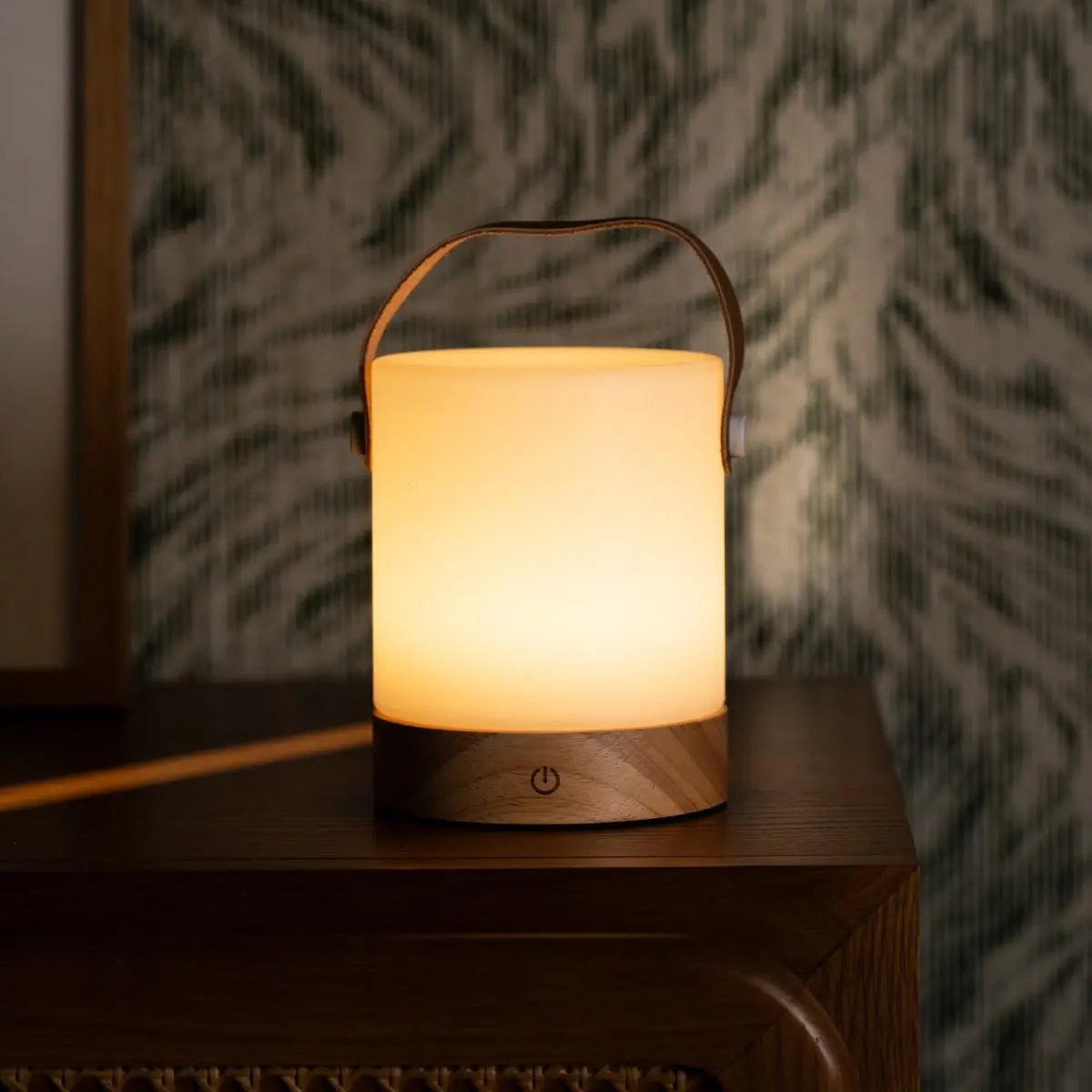 Avery Lichtbruine Oplaadbare Houten Tafellamp | Leren band, draadloos en dimbaar